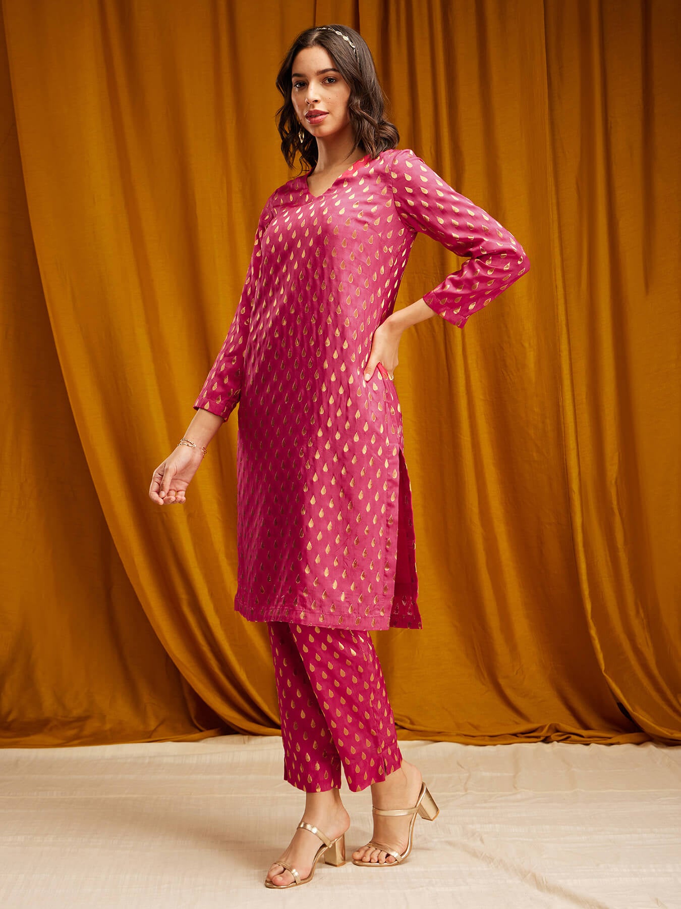 Silk Brocade V-neck Kurta - Pink