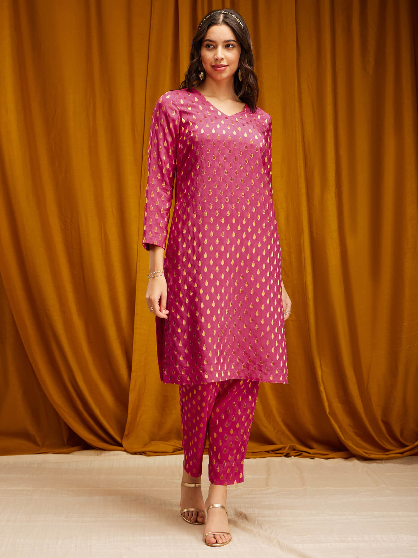 Silk Brocade V-neck Kurta - Pink
