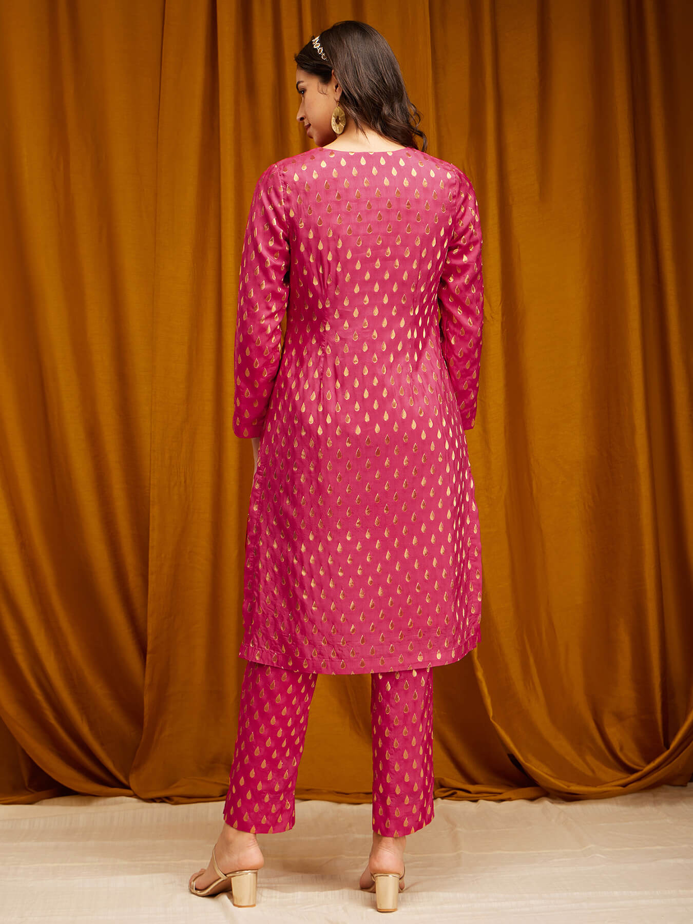 Silk Brocade V-neck Kurta - Pink