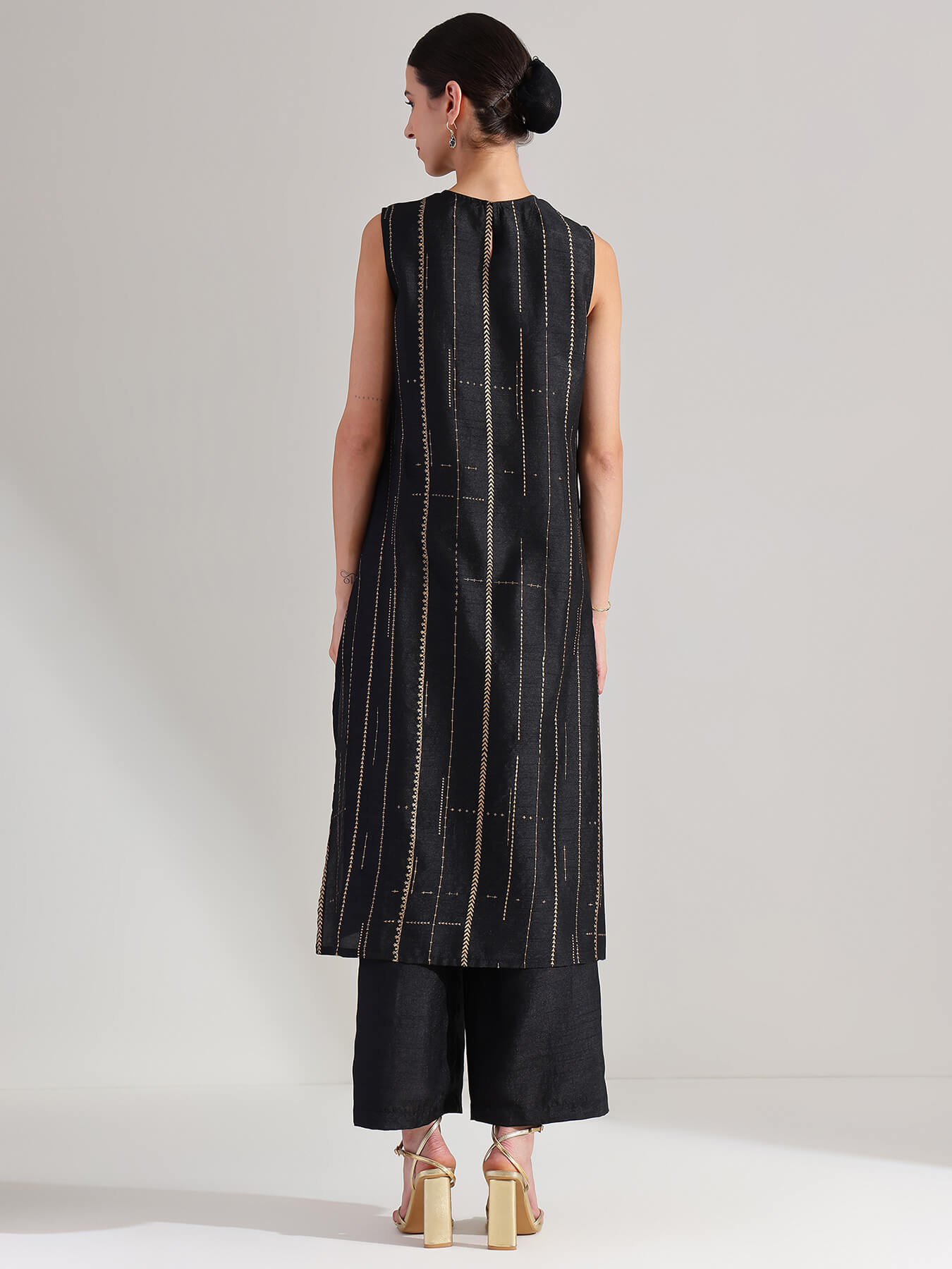 Silk Blend Geometric Print Kurta Set - Black & Gold