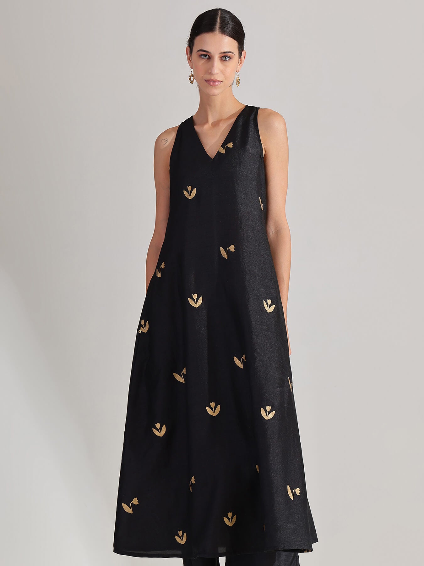 Silk Blend Ethnic Motif Sleeveless Kurta Set - Black