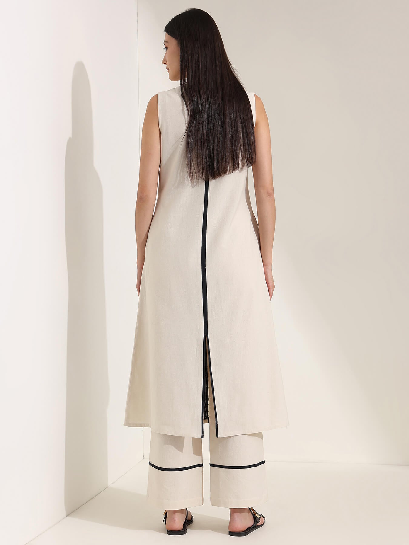 Linen Blend Colourblock A-Line Kurta Set - Off White & Black