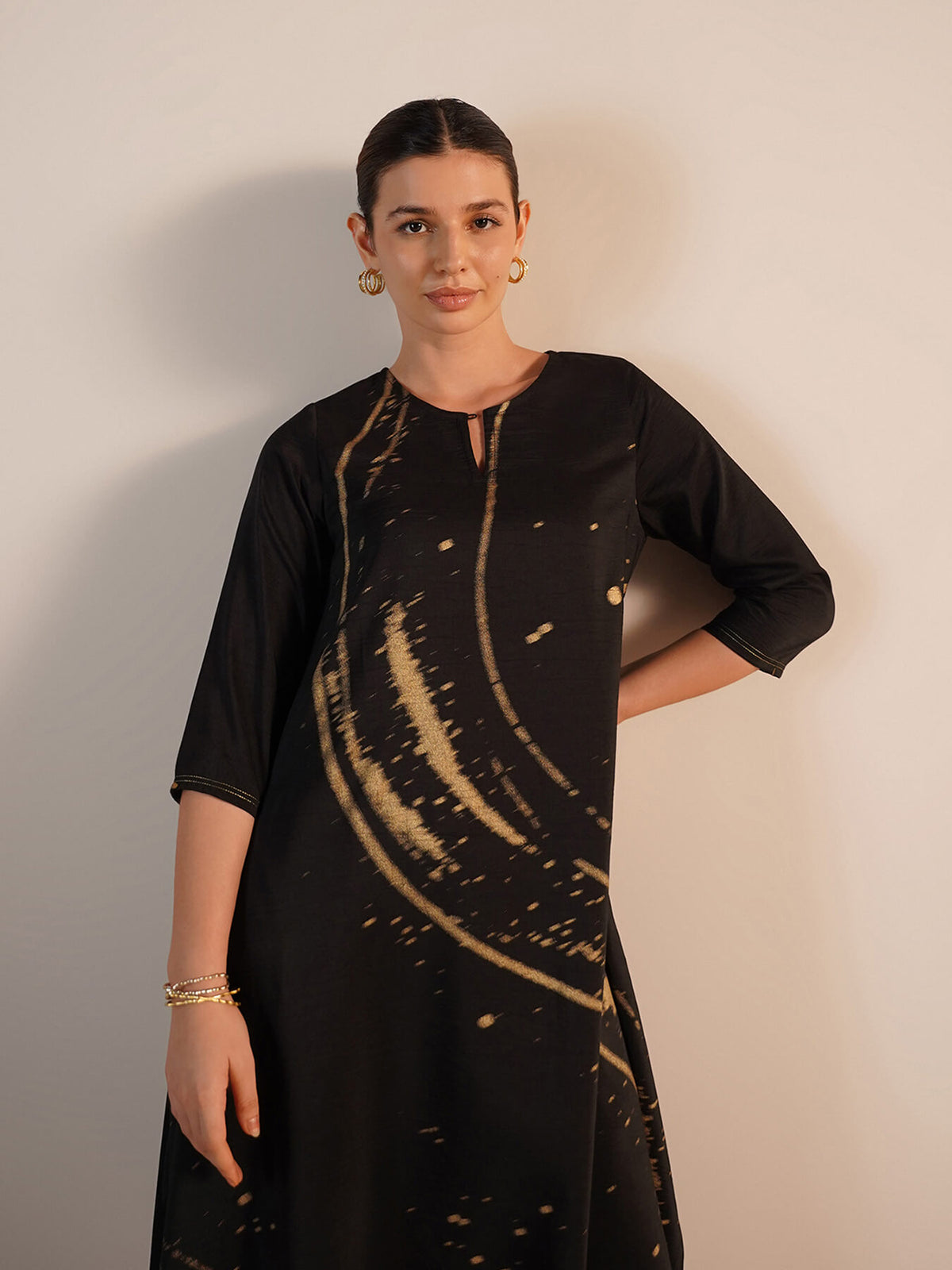 Silk Blend Abstract Print Round Neck Kurta Set - Black