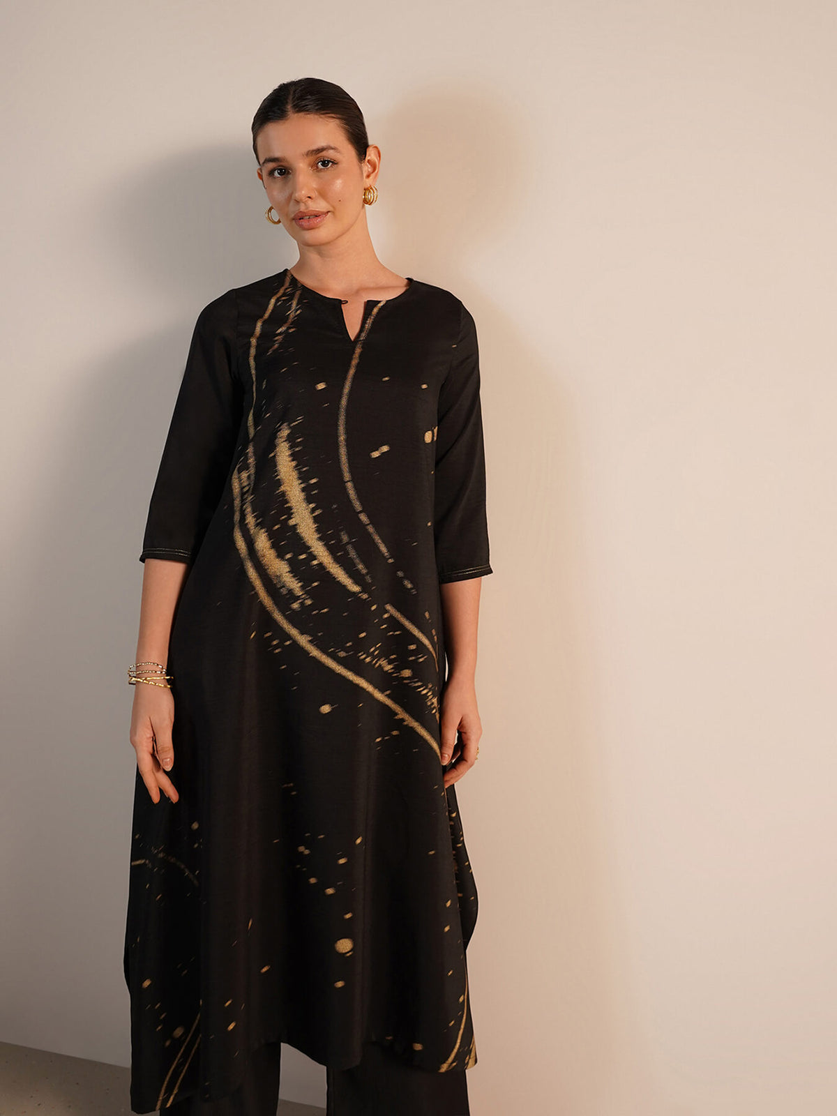 Silk Blend Abstract Print Round Neck Kurta Set - Black
