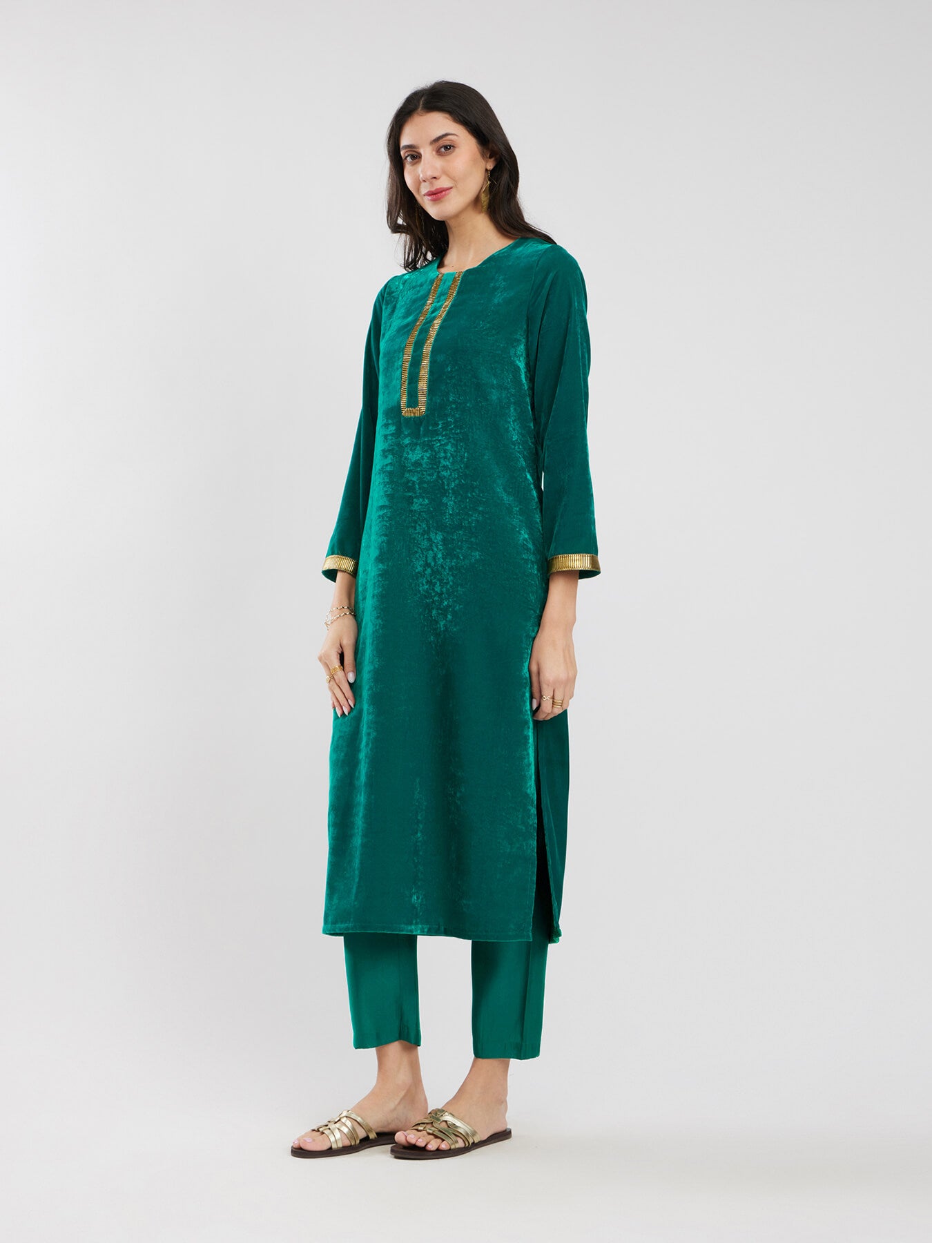 Velvet Yoke Detail Kurta Set - Green