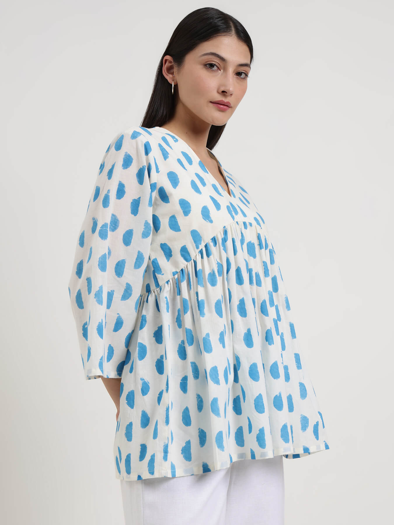 Cotton Geometric V-neck Top - Off White and Blue