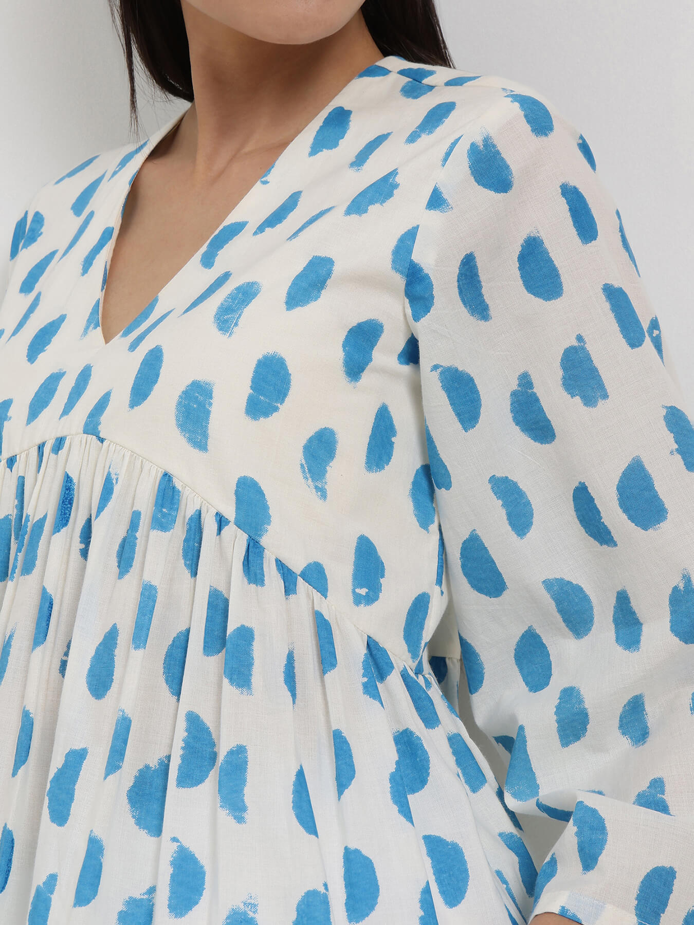 Cotton Geometric V-neck Top - Off White and Blue