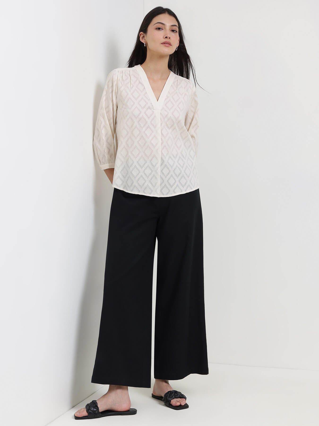 Linen Blend Solid Flared Trousers - Black
