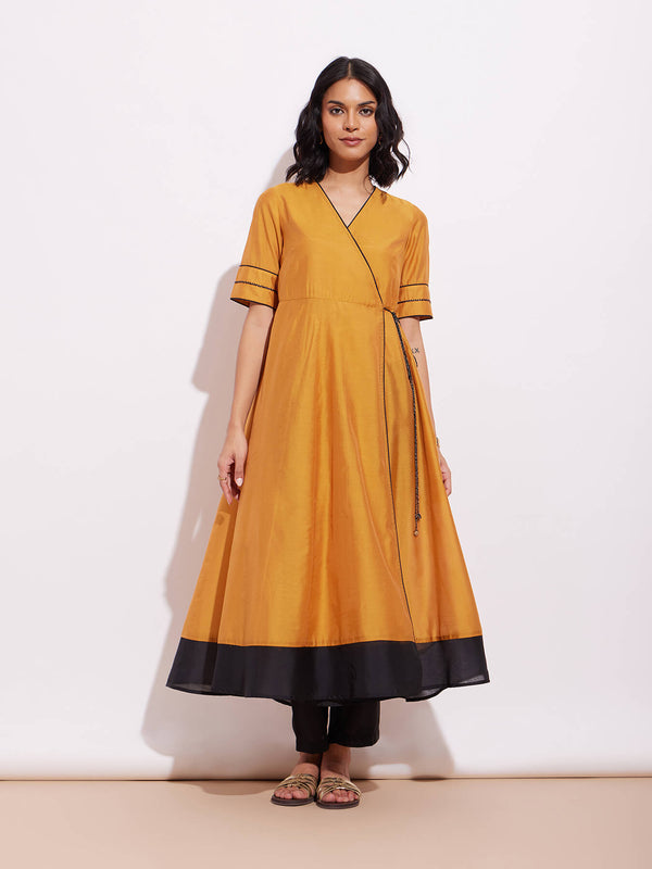 Chanderi Colourblock Kurta Set - Mustard & Black