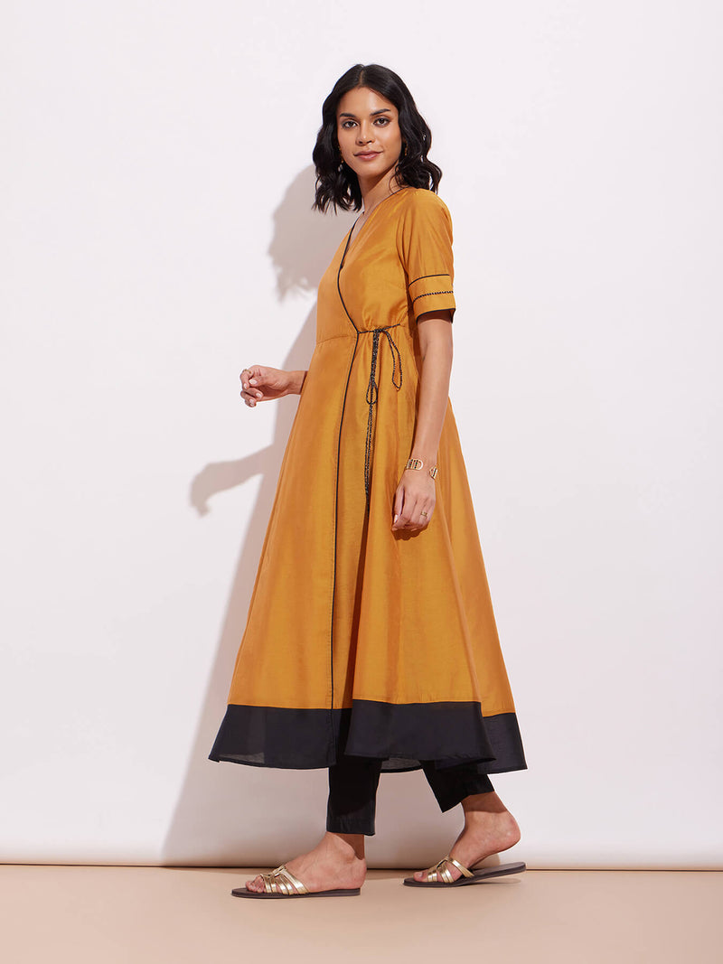 Chanderi Colourblock Kurta Set - Mustard & Black