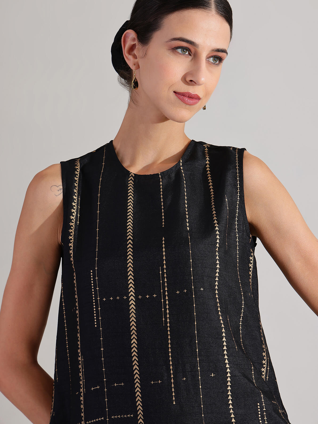 Silk Blend Geometric Print Kurta Set - Black & Gold