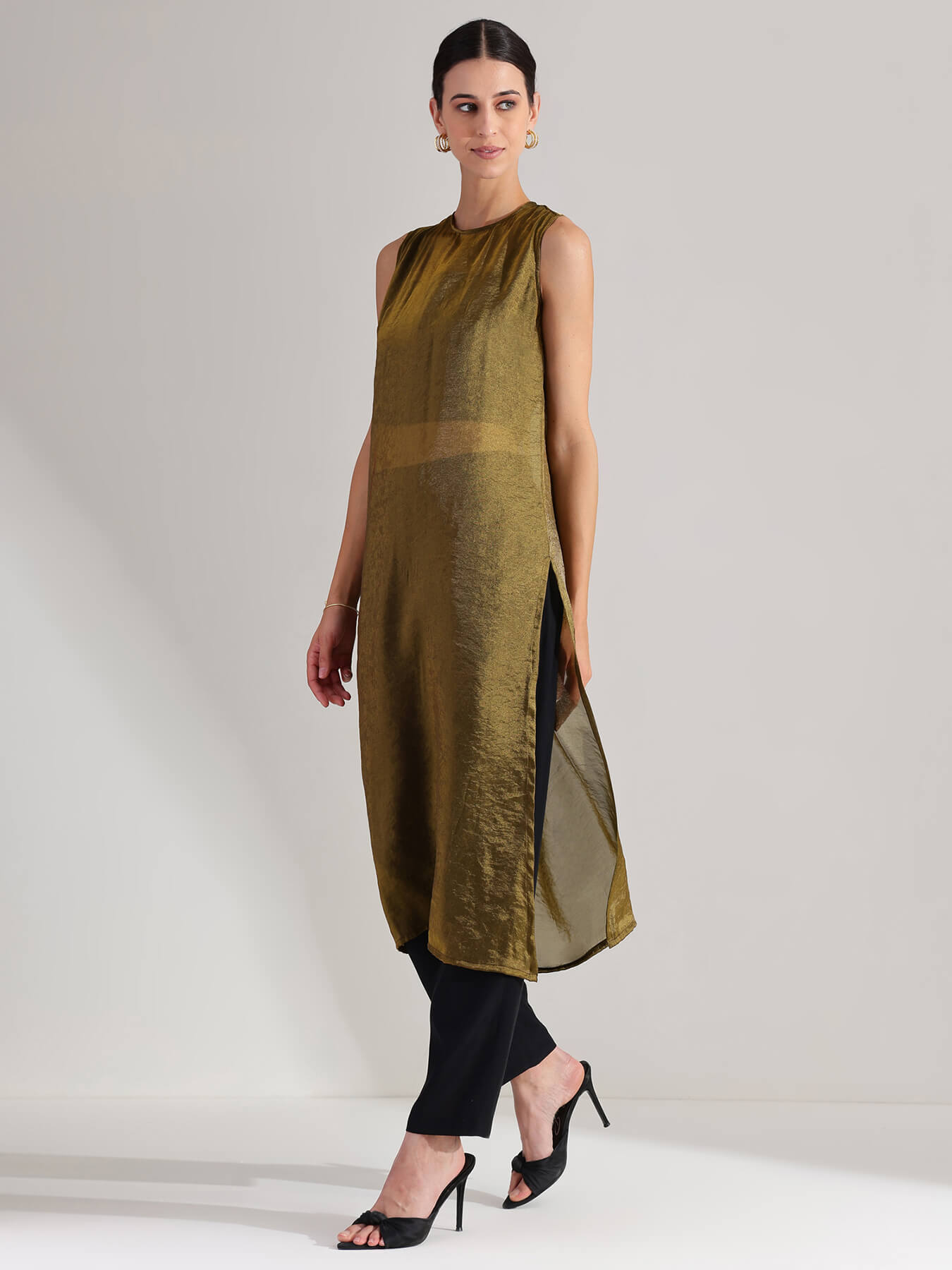 Solid Sleeveless Kurta Set - Gold & Black