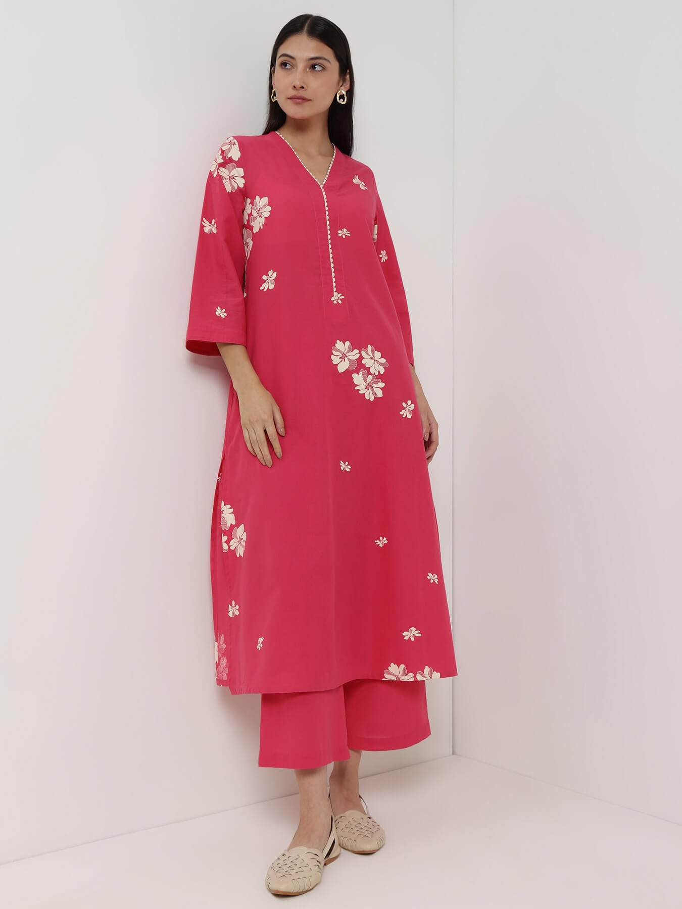 Cotton Floral V Neck Kurta Set - Pink