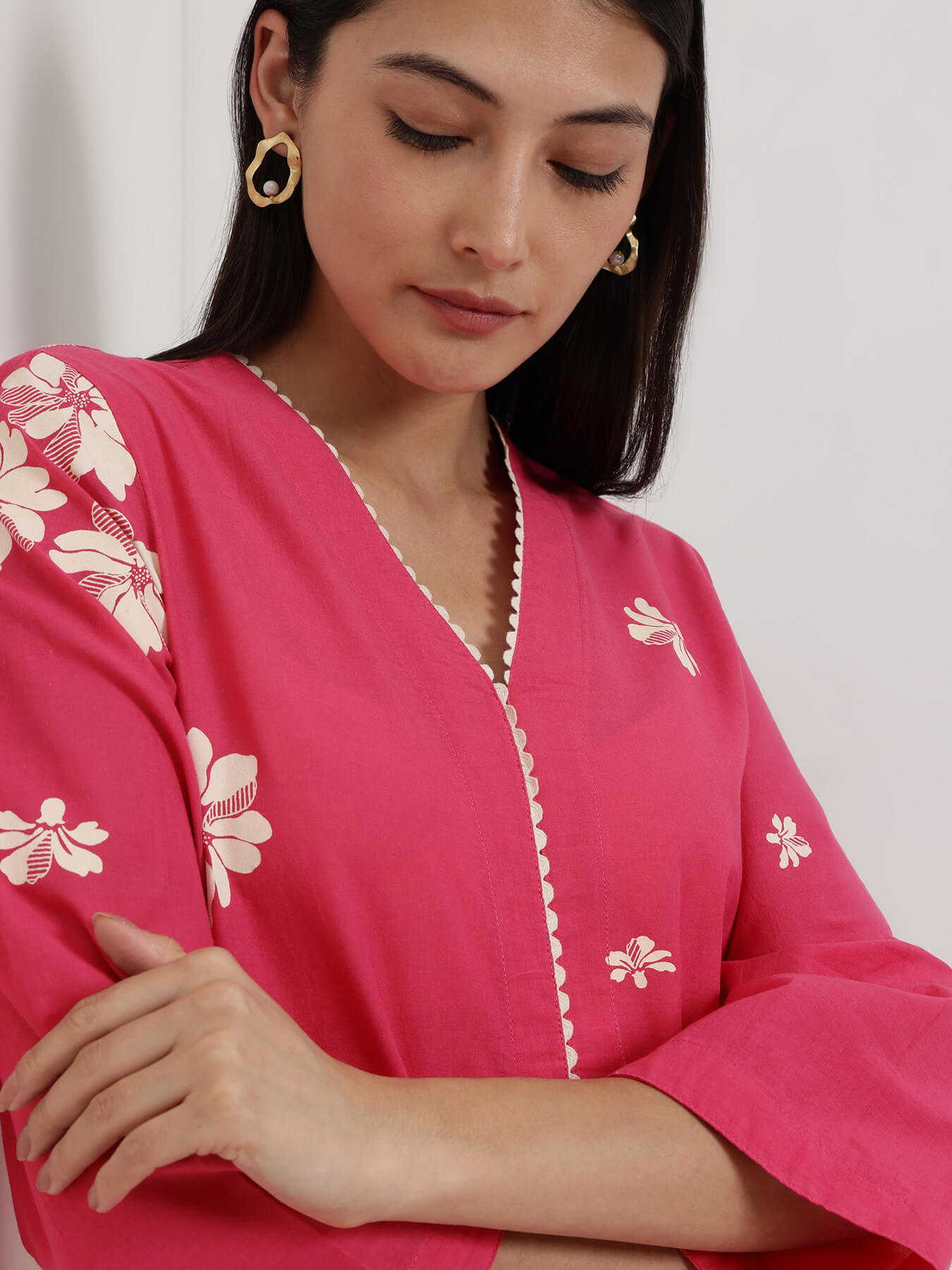 Cotton Floral V Neck Kurta Set - Pink