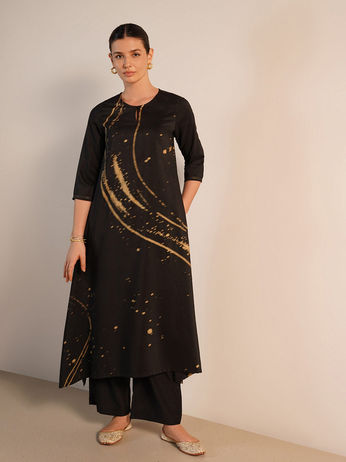 Silk Blend Abstract Print Round Neck Kurta Set - Black