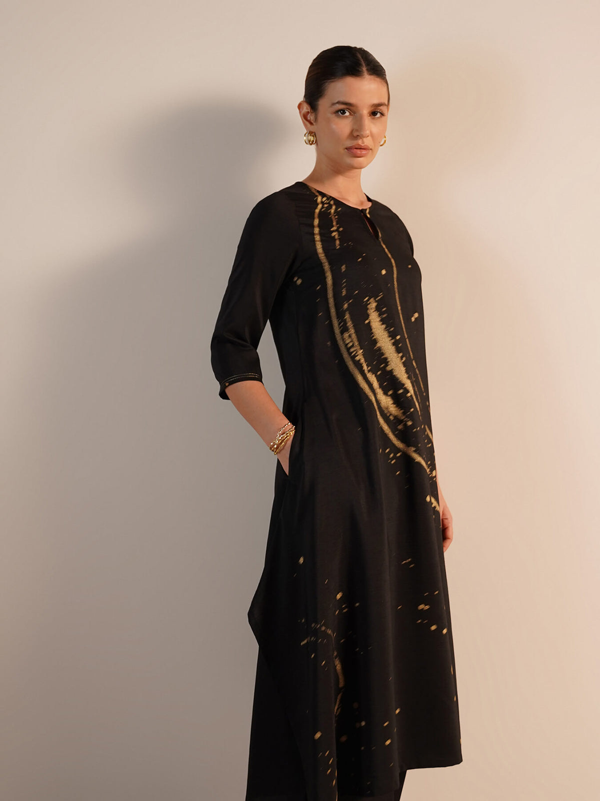 Silk Blend Abstract Print Round Neck Kurta Set - Black