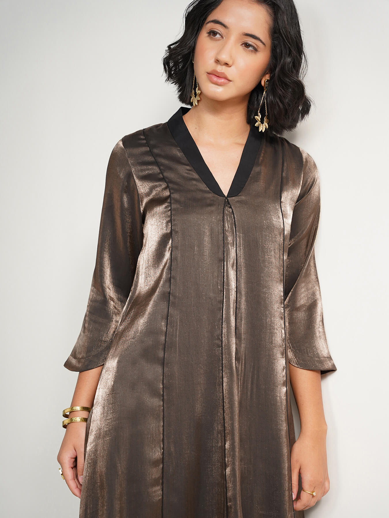 Viscose Solid V-Neck Kurta Set - Black & Gold