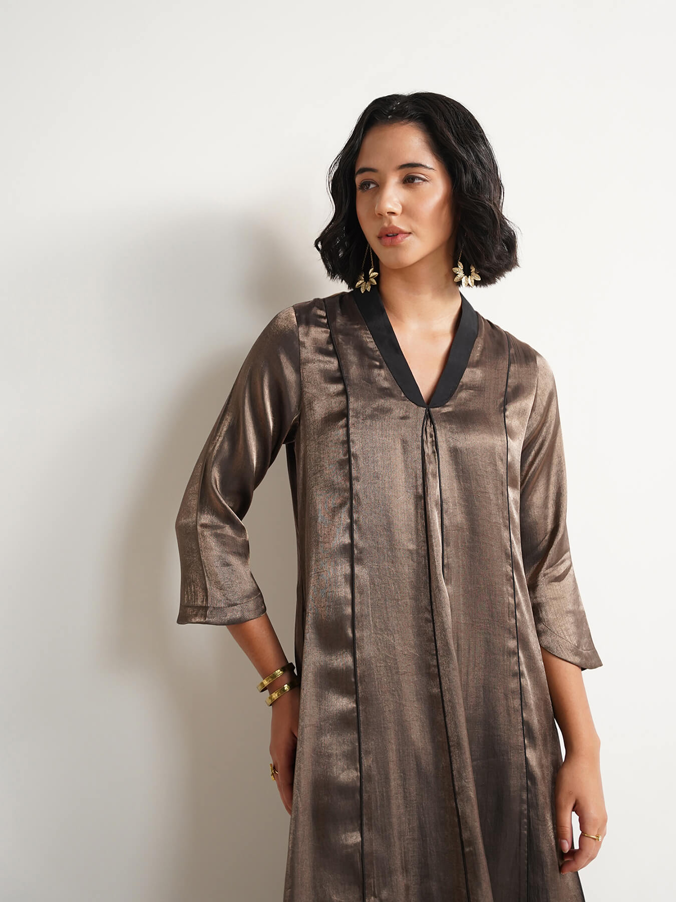 Viscose Solid V-Neck Kurta Set - Black & Gold