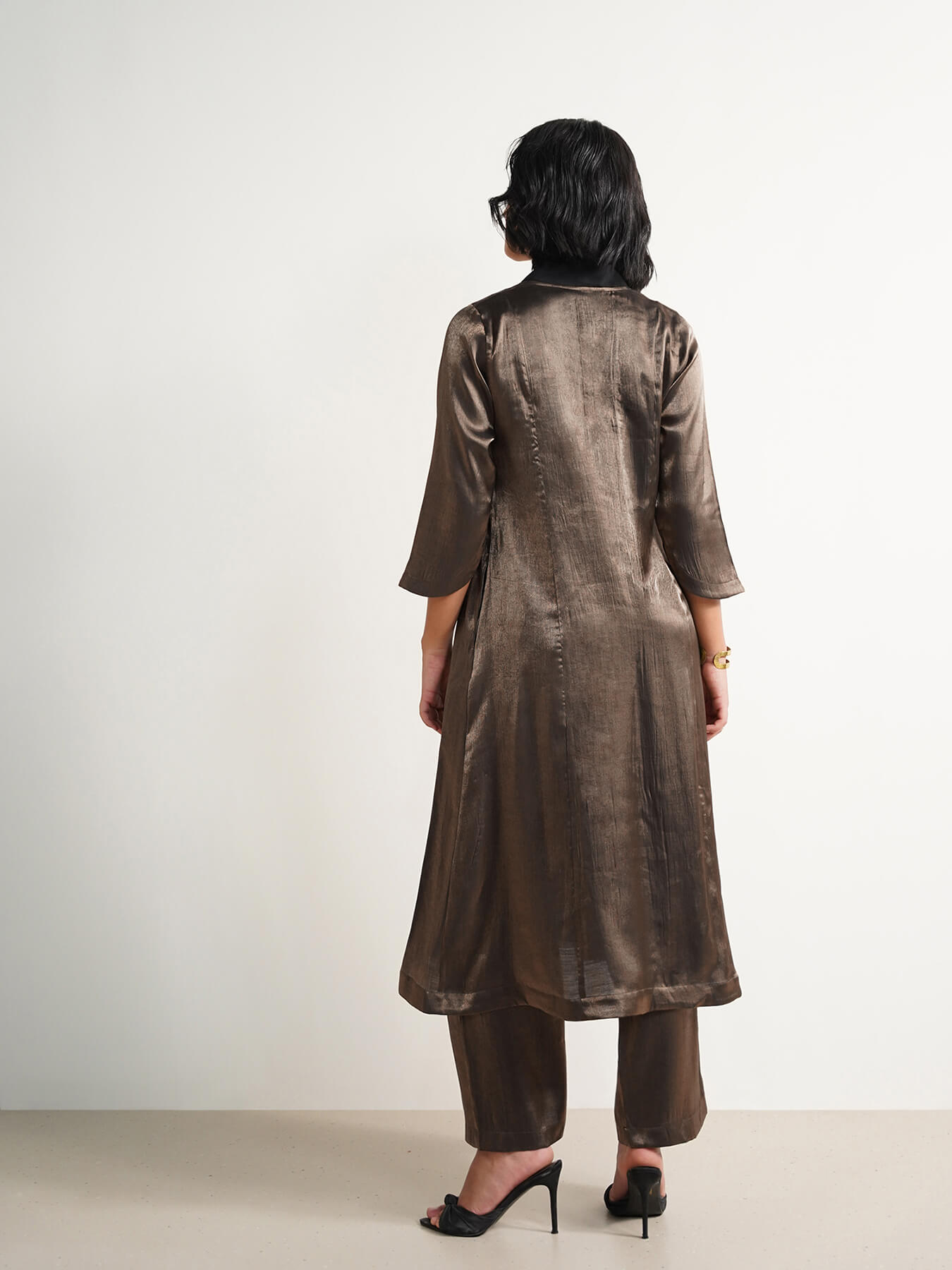 Viscose Solid V-Neck Kurta Set - Black & Gold