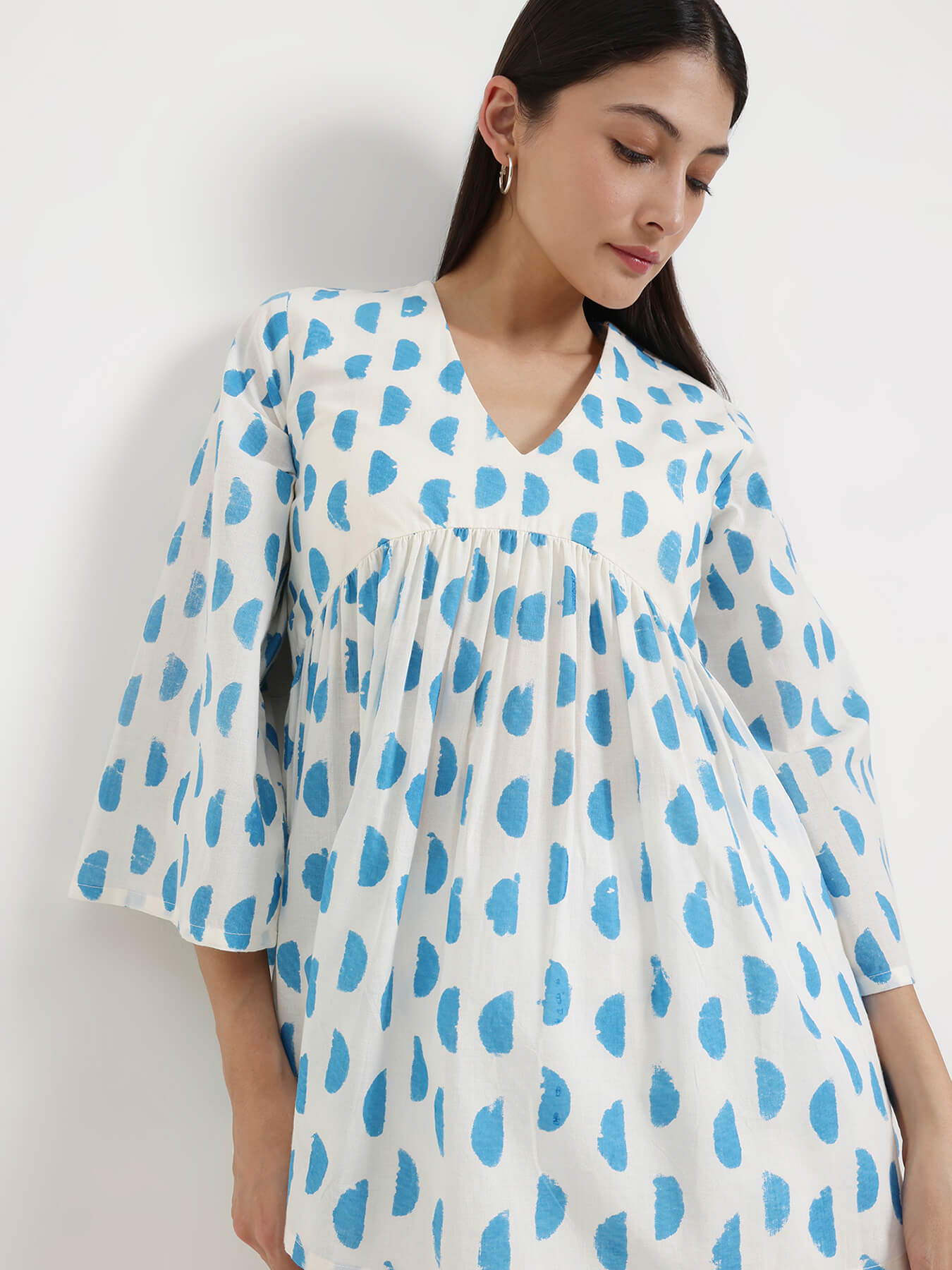 Cotton Geometric V-neck Top - Off White and Blue