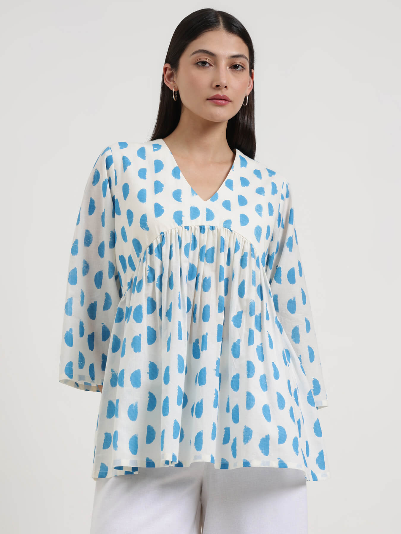 Cotton Geometric V-neck Top - Off White and Blue