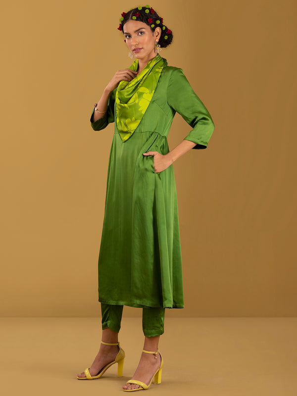 Buy Green Silk Satin Kurta Set With Contrast Scarf - Green Online | Pink Fort