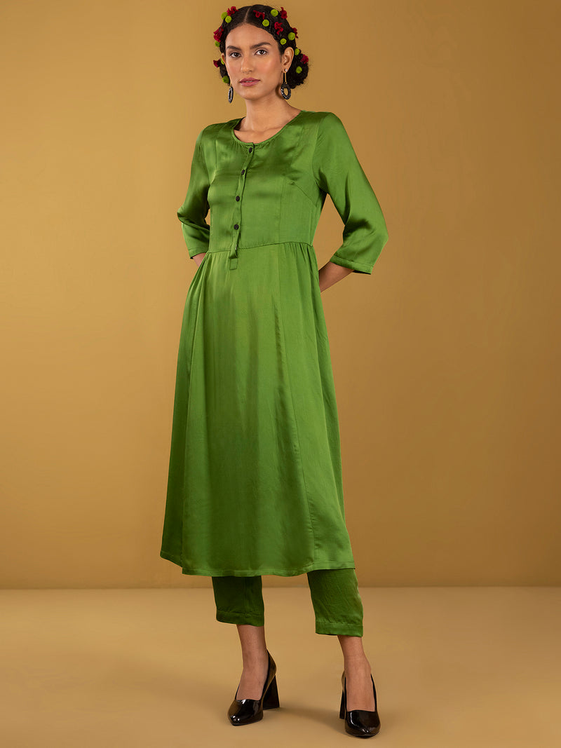 Buy Green Silk Satin Kurta Set With Contrast Scarf - Green Online | Pink Fort